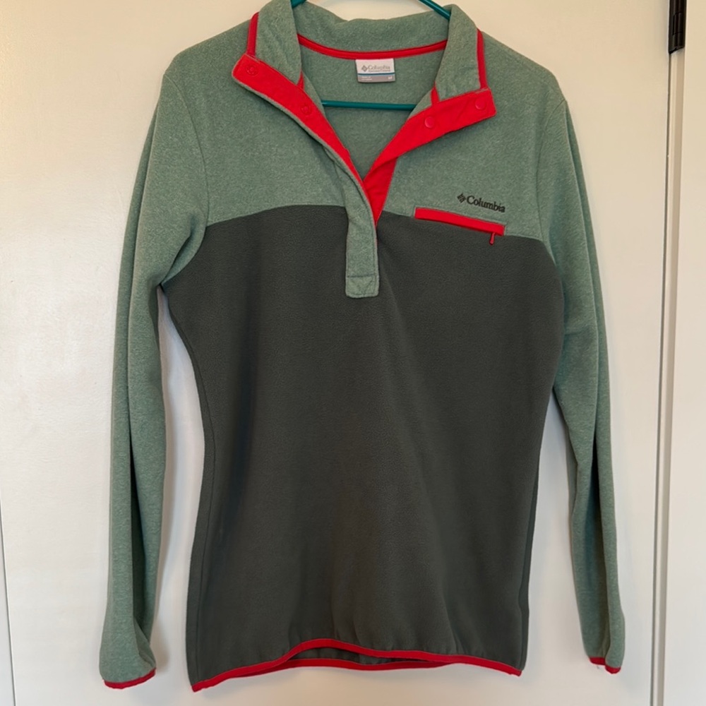 Columbia Green and Red Pullover
